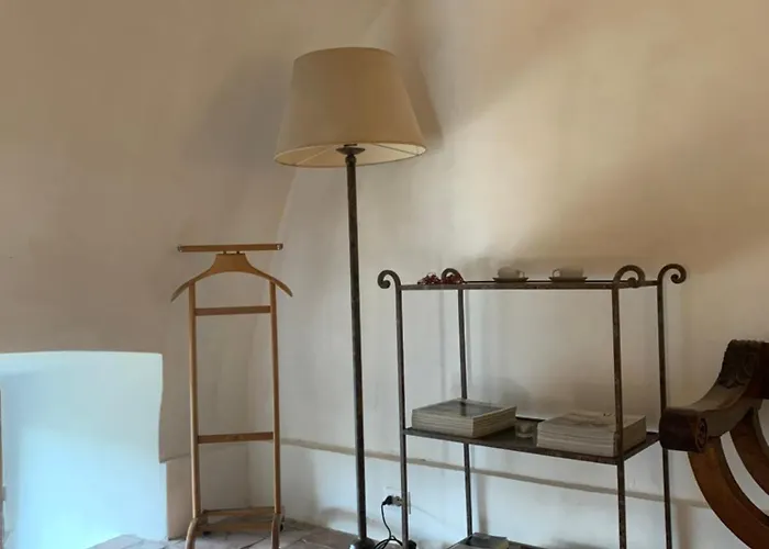 Castello Farnese, Roma, Sulla Via Francigena 4*