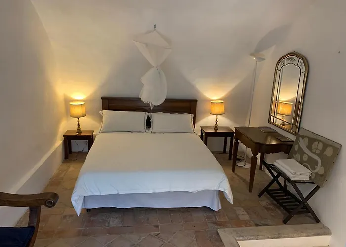 Castello Farnese, Roma, Sulla Via Francigena 4*